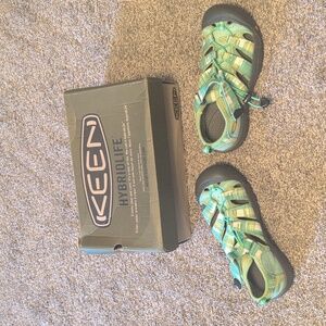 Keen hybrid sandals youth sz 5
